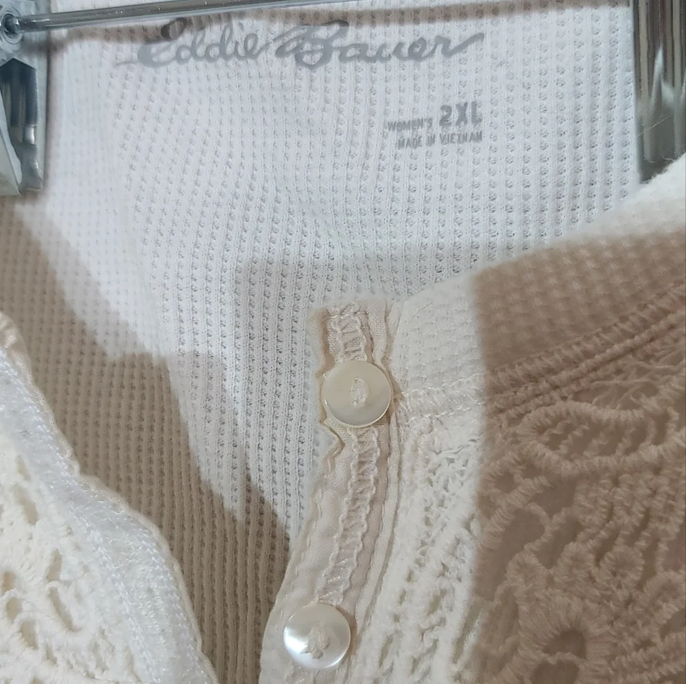 Eddie Bauer size 2xl waffle long sleeve with lace detail  white shirt - Picture 3 of 4